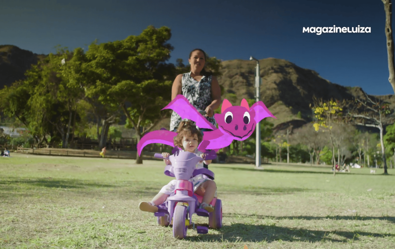 Animação em motion graphics para a campanha 'Brinquedos' do Magazine Luiza, combinando rabiscos infantis animados com imagens e vídeos para criar uma experiência lúdica e envolvente